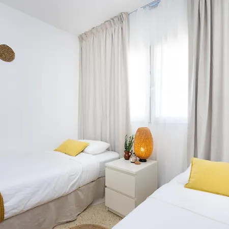 Апартаменты Tms Veramar2, Seafront, Ac, Pool & Parking
