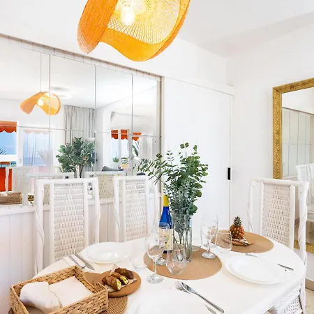 Tms Veramar2, Seafront, Ac, Pool & Parking Apartment *