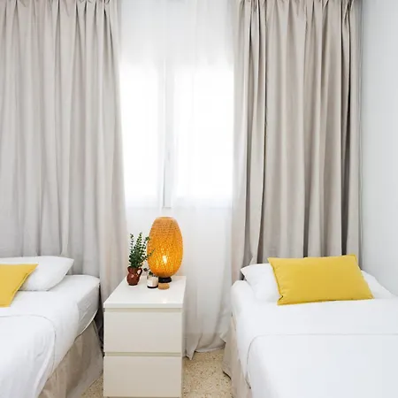 Tms Veramar2, Seafront, Ac, Pool & Parking Lejlighed *